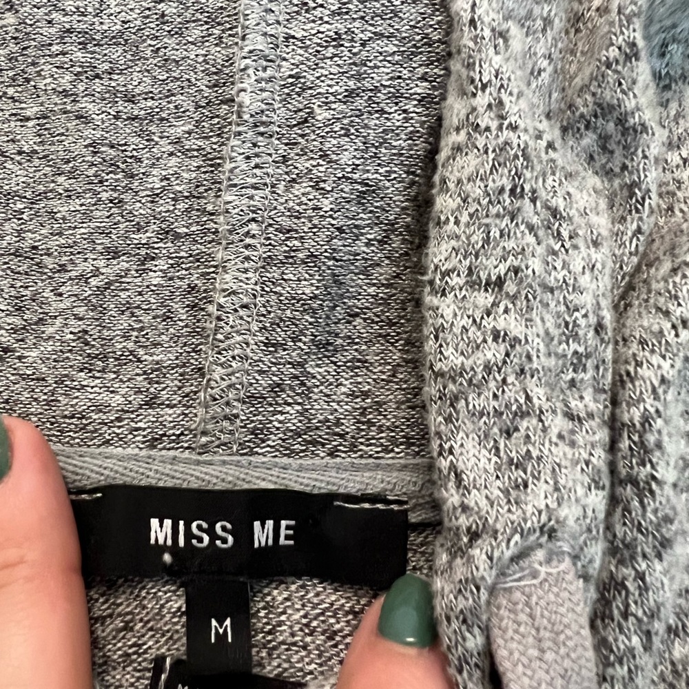 Women’s sweatshirt